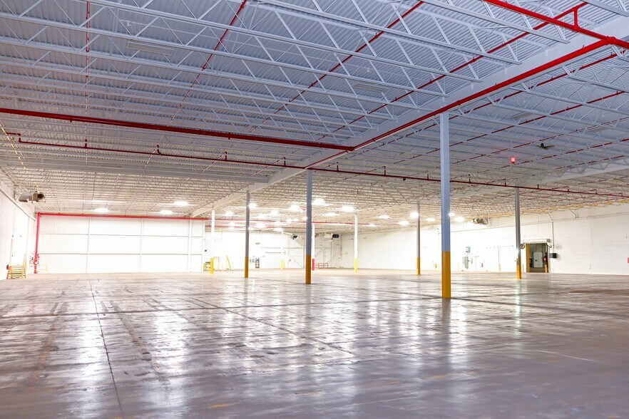 More Photos Of 505 Libby St, Waupun Manufacturing For Lease