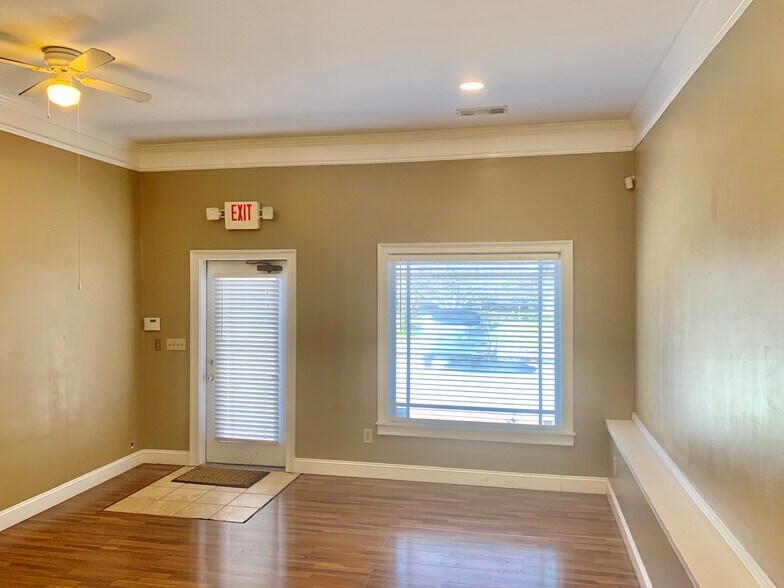 More Photos Of 4600 Rockbridge Rd, Stone Mountain Storefront Retail Office For Lease