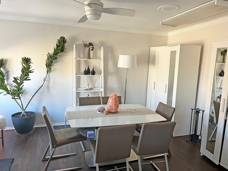 More Photos Of 1509 W North Loop Blvd, Austin General Retail For Sale