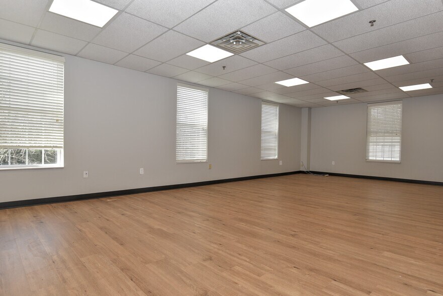 More Photos Of 2 Forest Ave, Oradell Medical For Sale