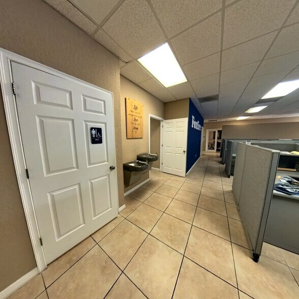 More Photos Of 126 N Us-27/441, Lady Lake Office For Lease