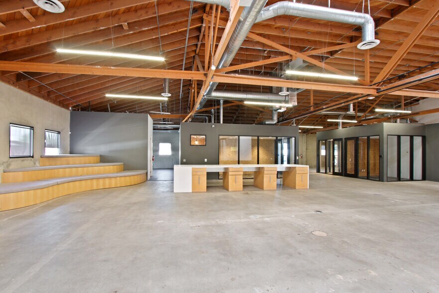 More Photos Of 3650 S Holdrege Ave, Los Angeles Light Manufacturing For Lease