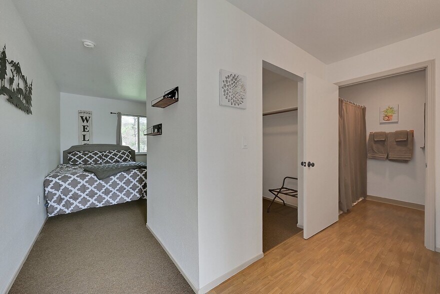 More Photos Of 8592 La Porte Rd, Brownsville Hotel For Sale