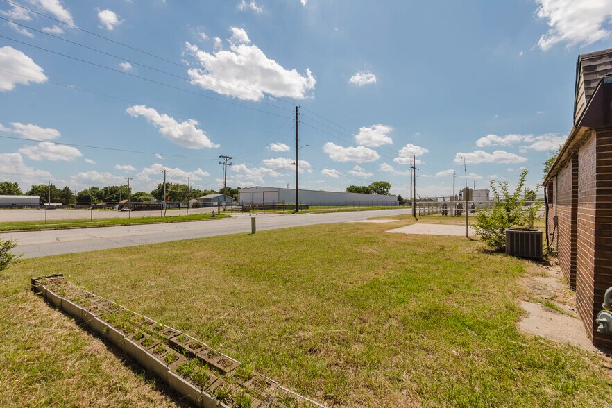More Photos Of 1610 W 6th Ave, El Dorado General Retail For Sale