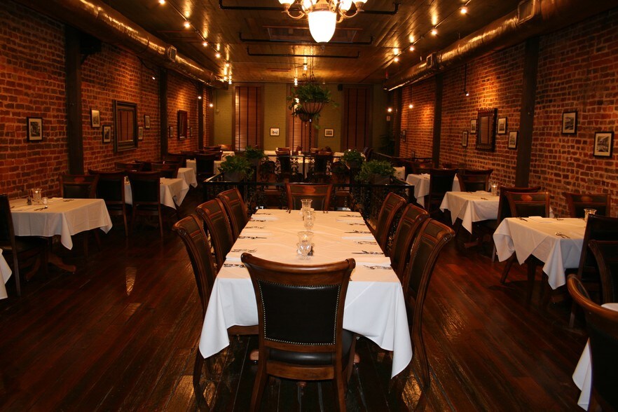 More Photos Of 111 E Erwin St, Tyler Storefront Retail Office For Lease