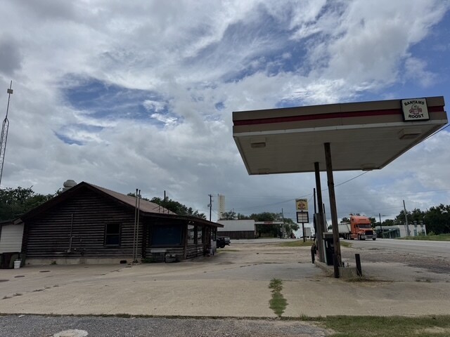 More Photos Of 106 E Highway 87, Smiley Service Station For Sale