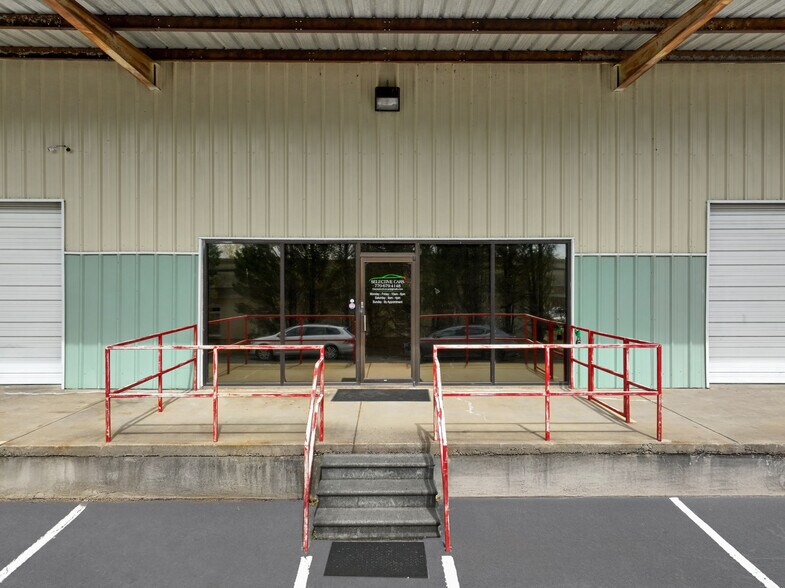 More Photos Of 1225 Royal Dr, Conyers Warehouse For Lease