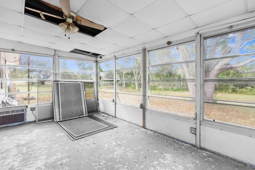 More Photos Of 11533 Spring Hill Dr, Spring Hill Office Residential For Sale