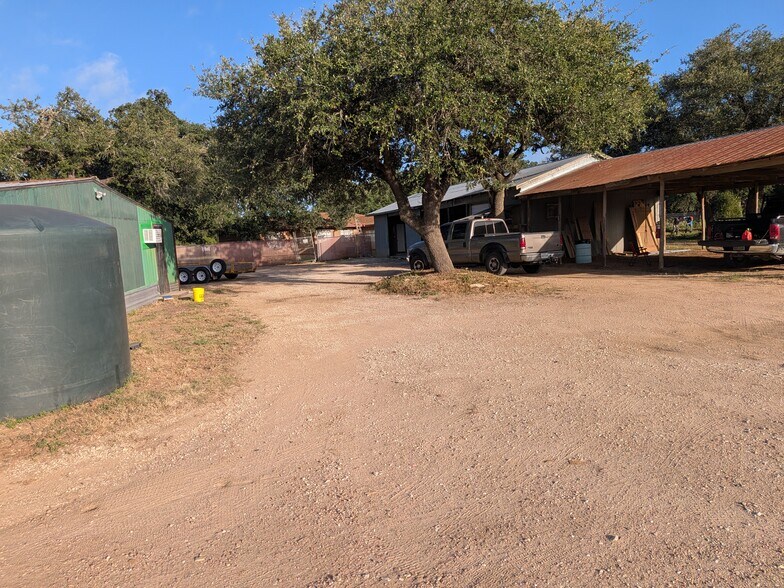 More Photos Of 2110 W Hwy 290, Dripping Springs General Retail For Lease