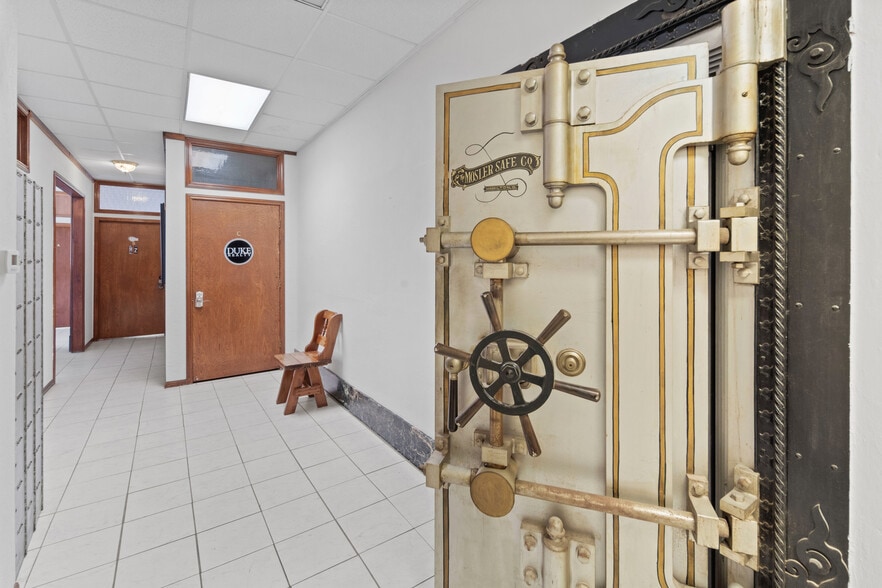 More Photos Of 200 E Central Ave, Belton Office Residential For Sale