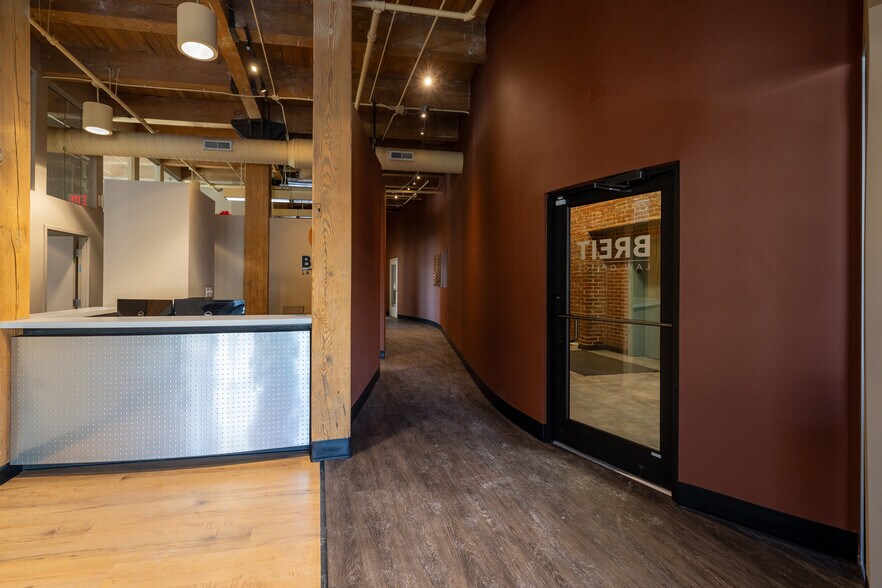 More Photos Of 214 S 8th St, Louisville Loft Creative Space For Sale