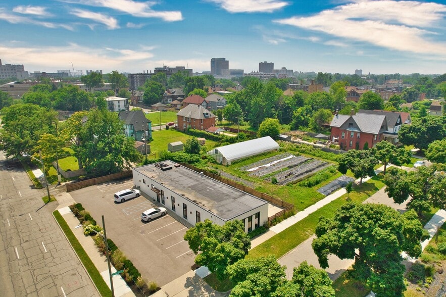 Primary Photo Of 611 W Philadelphia St, Detroit Freestanding For Sale