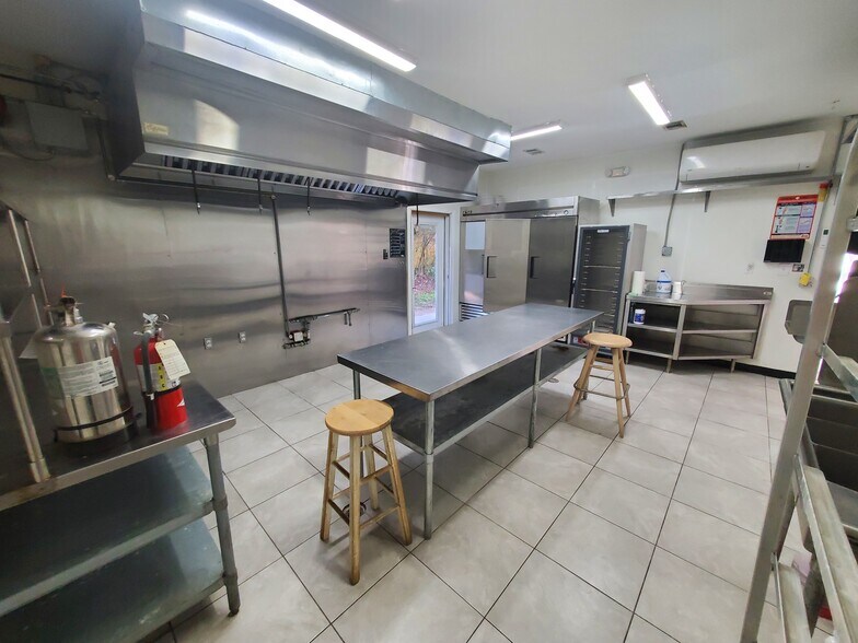 More Photos Of 3375 W County Highway 30A, Santa Rosa Beach Restaurant For Lease