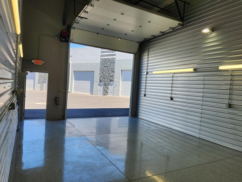 More Photos Of 31606 N Cave Creek Rd, Cave Creek Self Storage For Sale