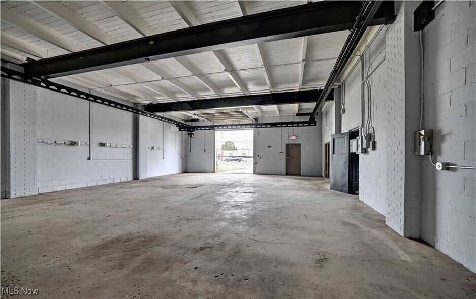 More Photos Of 422 S Green Rd, South Euclid Warehouse For Sale