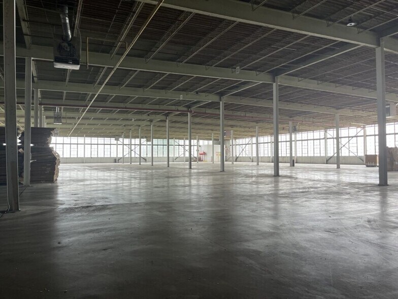 More Photos Of 1119 Kickapoo St, Lincoln Warehouse For Sale