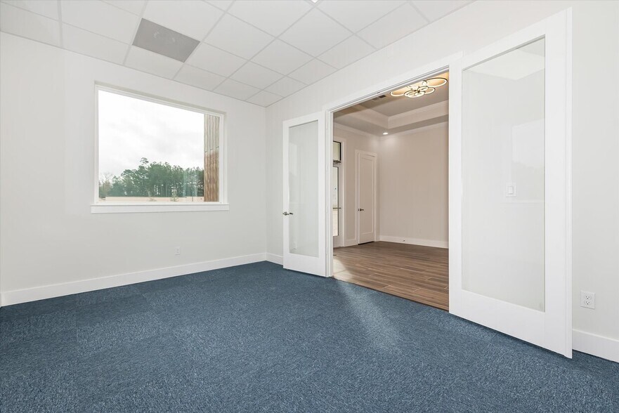 More Photos Of 14547 Lake Business Dr, Conroe Medical For Lease