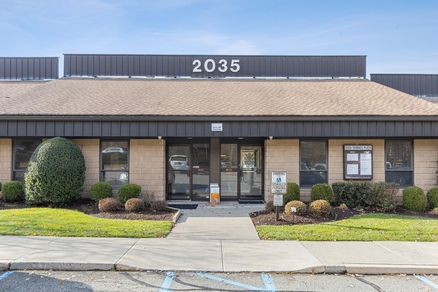 Primary Photo Of 2035 Hamburg Tpke, Wayne Medical For Lease