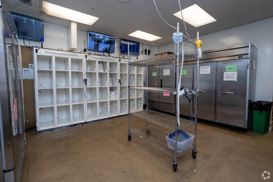 More Photos Of 615 N Western Ave, Los Angeles Storefront For Lease