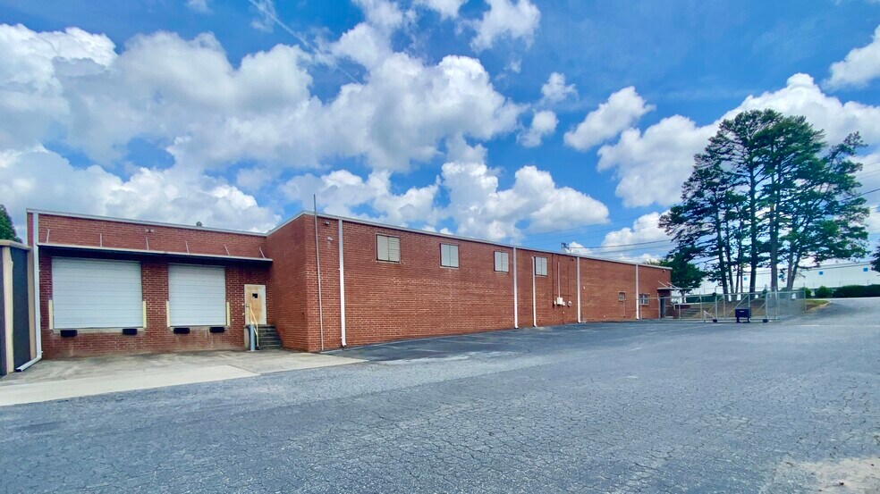 More Photos Of 2411 Sullivan Rd, College Park Warehouse For Lease