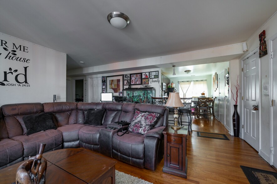 More Photos Of 6435-6443 N Damen Ave, Chicago Apartments For Sale