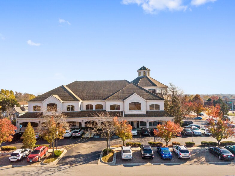 More Photos Of 1 Tiffany Pt, Bloomingdale Medical For Sale