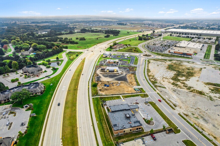 More Photos Of 1299 Olympia Fields Dr, Oconomowoc Fast Food For Sale