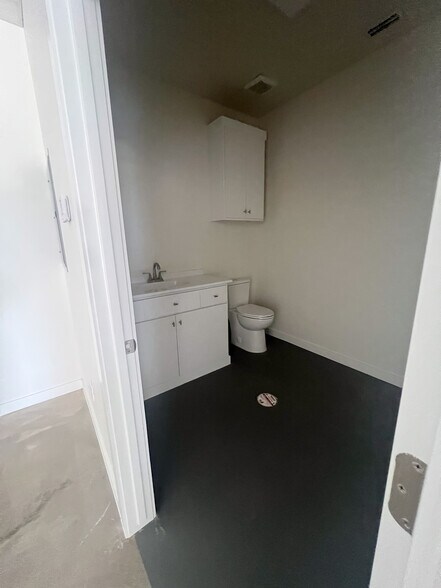 More Photos Of 5467 Alamo Rd, Edinburg Office For Lease