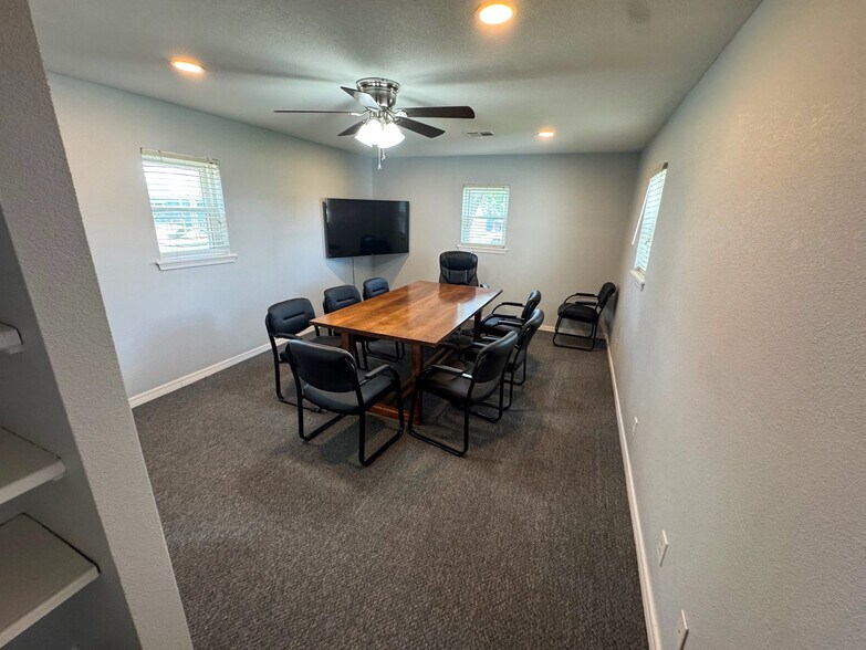 More Photos Of 2001 W Washington St, Broken Arrow Office For Sale