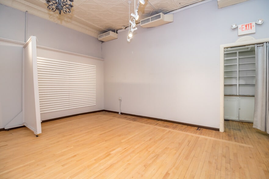 More Photos Of 71 N Williams St, Crystal Lake Storefront Retail Residential For Sale