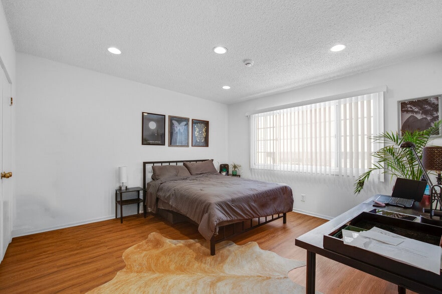 More Photos Of 939 Larrabee St, West Hollywood Apartments For Sale