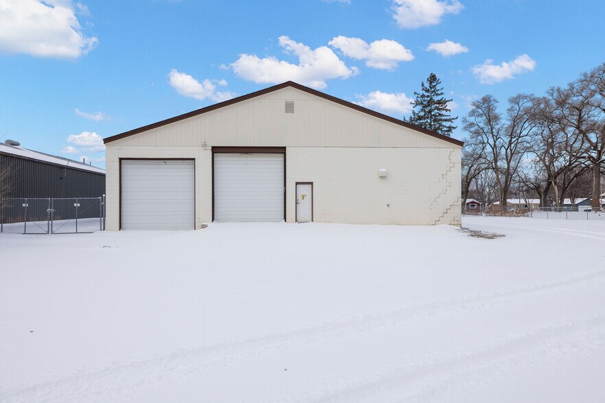 More Photos Of 21034 Chippendale Ave W, Farmington Industrial For Sale