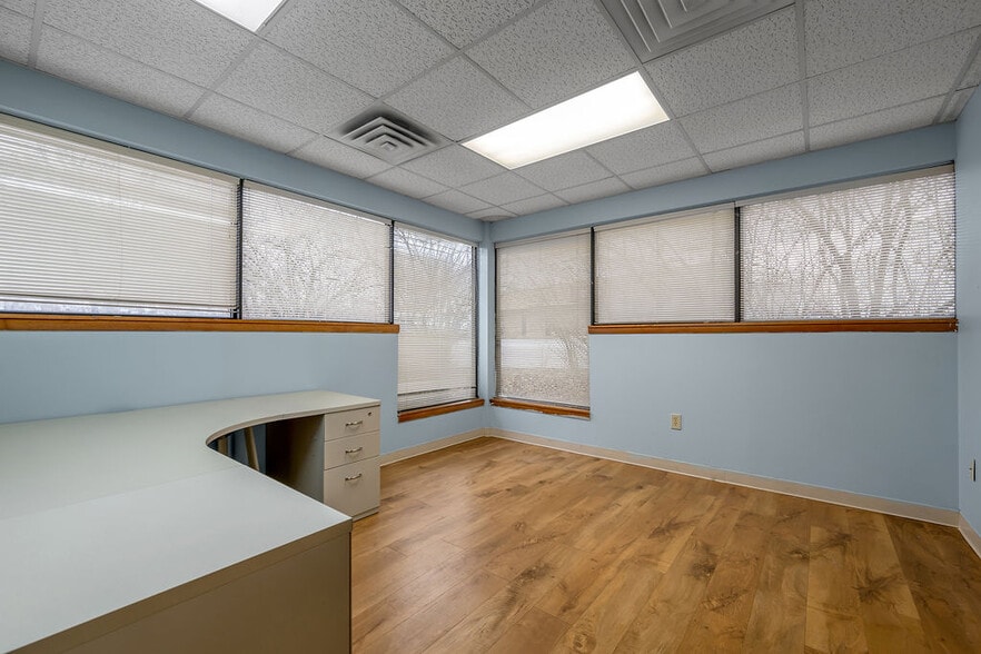 More Photos Of 2425 Regency Rd, Lexington Office For Sale