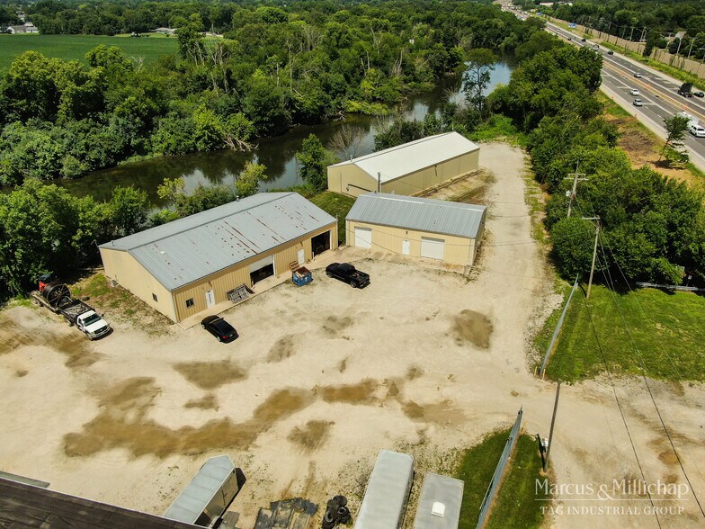 More Photos Of 18130-18134 NW Frontage Rd, Joliet Warehouse For Lease