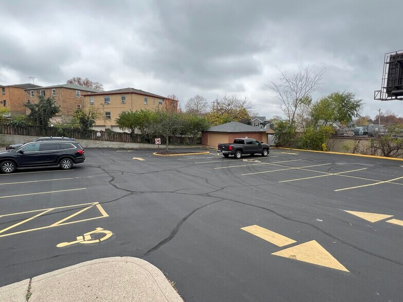 More Photos Of 5757 Glenway Ave, Cincinnati Medical For Sale