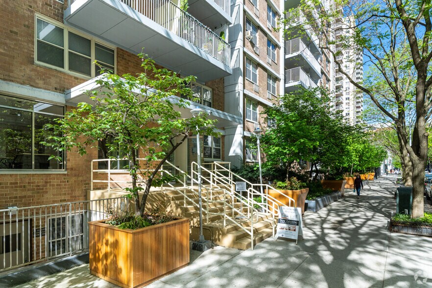 Primary Photo Of 50 W 93rd St, New York Apartments For Lease