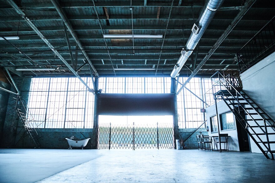 More Photos Of 6000 Avalon Blvd, Los Angeles Warehouse For Lease