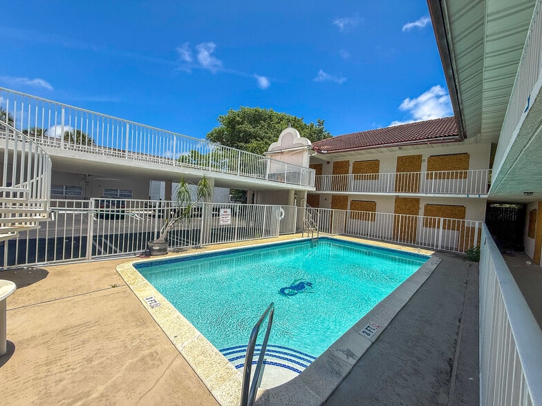 More Photos Of 1528 S Federal Hwy, Lake Worth Hotel For Sale