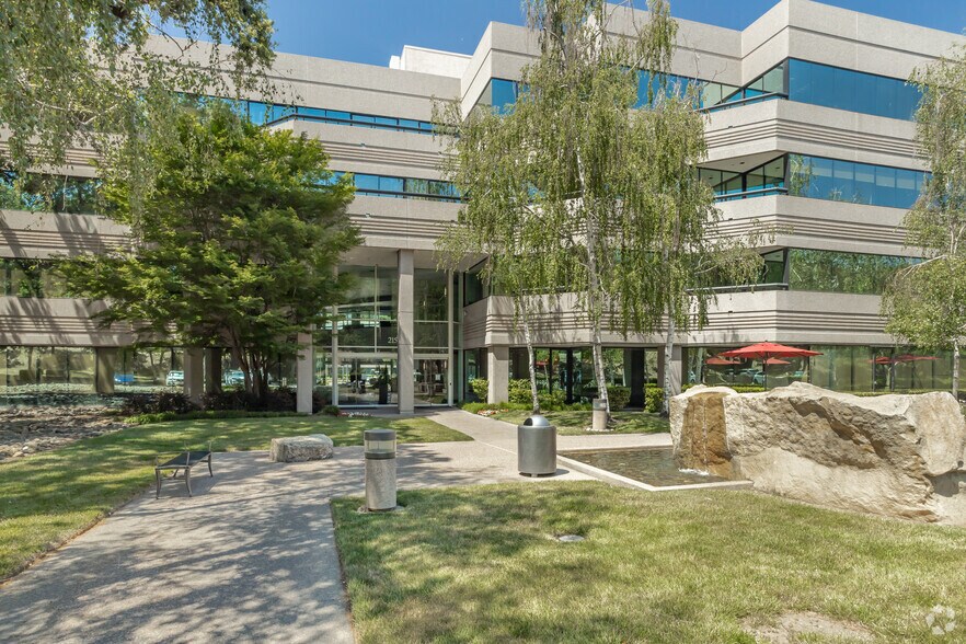 More Photos Of 2150 River Plaza Dr, Sacramento Office For Lease