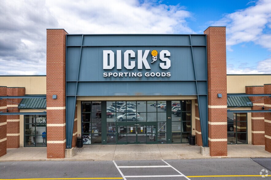 More Photos Of 2601-2631 Macarthur Rd, Whitehall Unknown For Sale