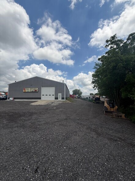 More Photos Of 18949 S Wolf Rd, Mokena Warehouse For Lease