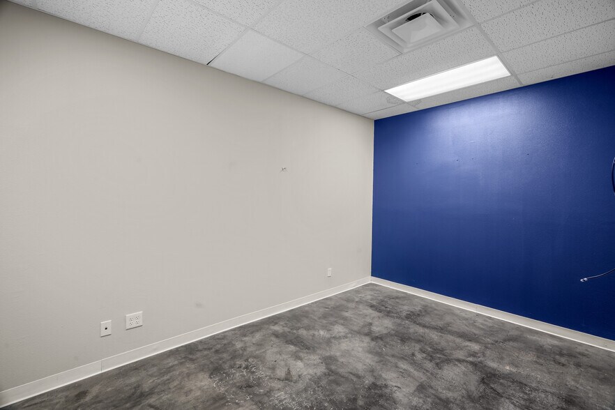 More Photos Of 2000 Lomaland Dr, El Paso Storefront Retail Office For Lease
