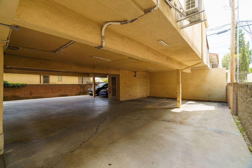More Photos Of 300 E Garfield Ave, Glendale Apartments For Sale