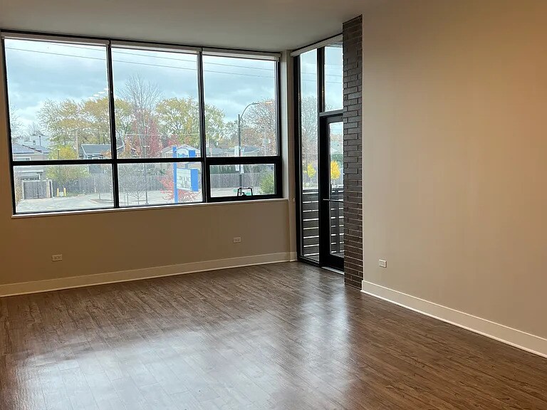 More Photos Of 4234 N Hutchinson, Chicago Apartments For Sale