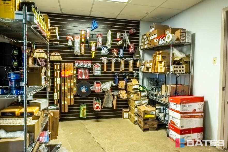 More Photos Of 1812 Garden Spring Dr, Dallas Warehouse For Sale