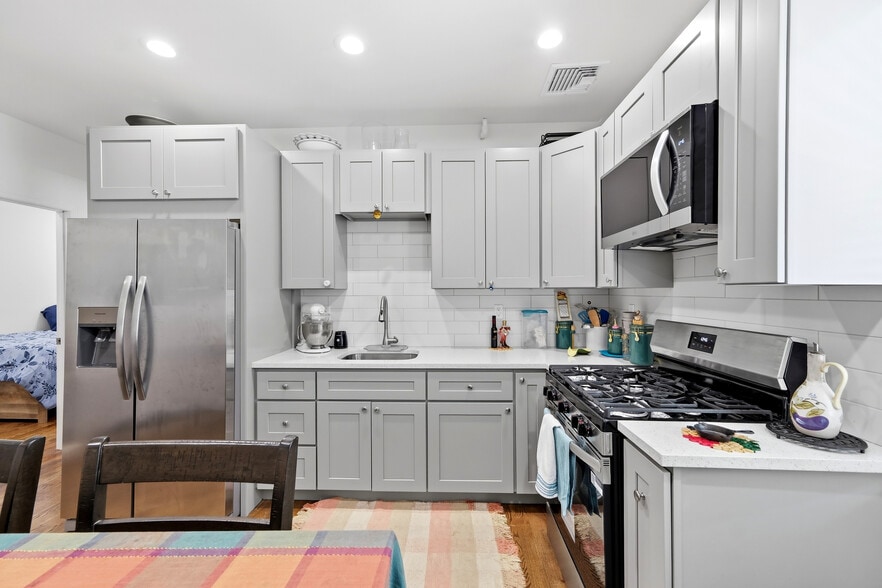 More Photos Of 272 Broadway, Bethpage General Retail For Sale