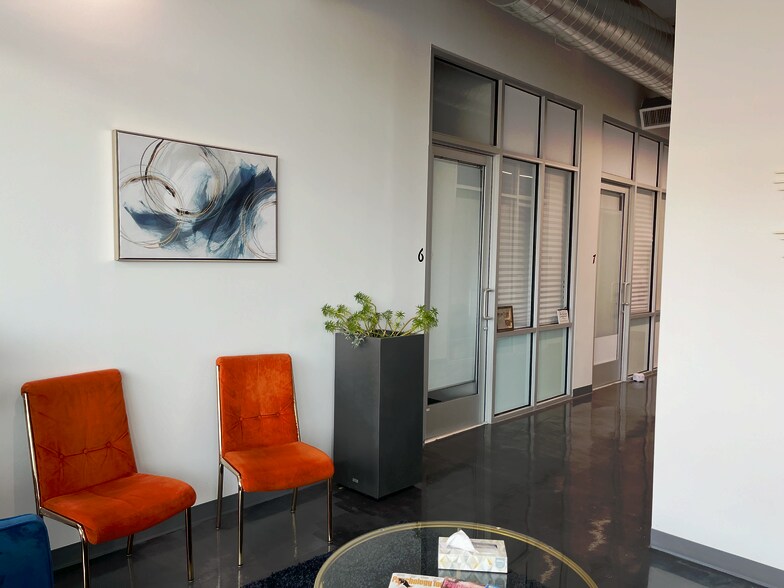 More Photos Of 2015 Dallas St, Aurora Storefront Retail Office For Lease