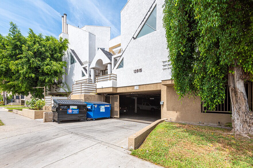 More Photos Of 13915 Sherman Way, Van Nuys Apartments For Sale