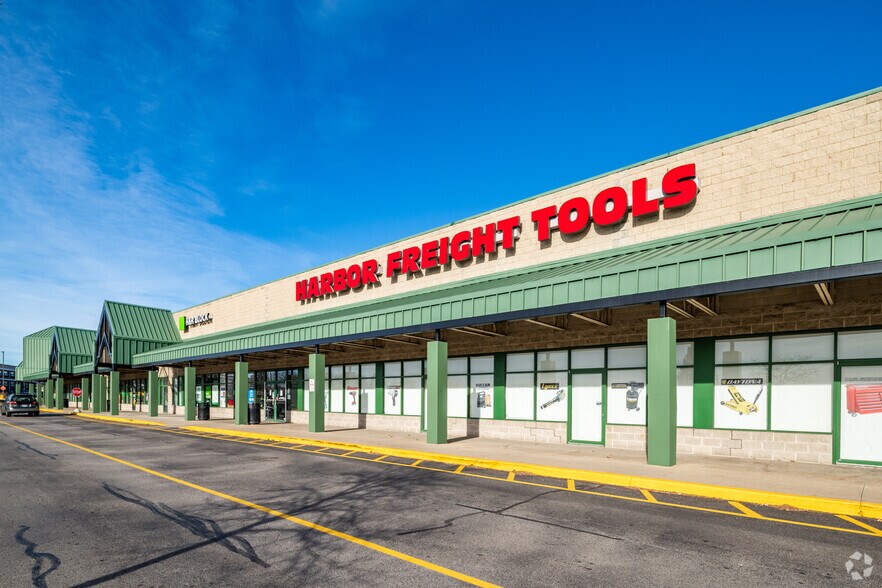 More Photos Of 4698 S Whitnall Ave, Saint Francis Freestanding For Lease