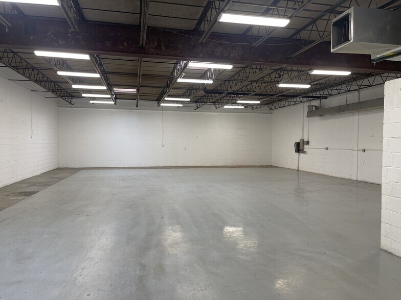 More Photos Of 4645-4665 N 25th Ave, Schiller Park Industrial For Sale